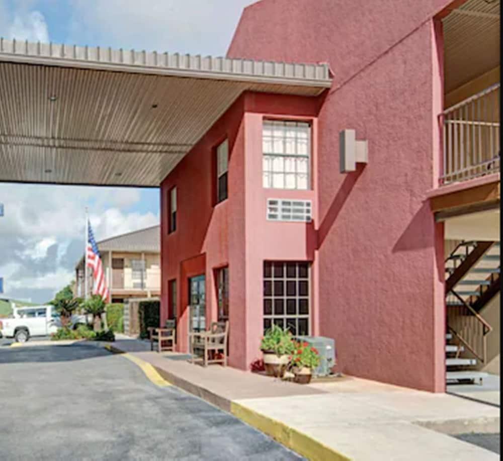 Baymont By Wyndham Near Lackland Afb *