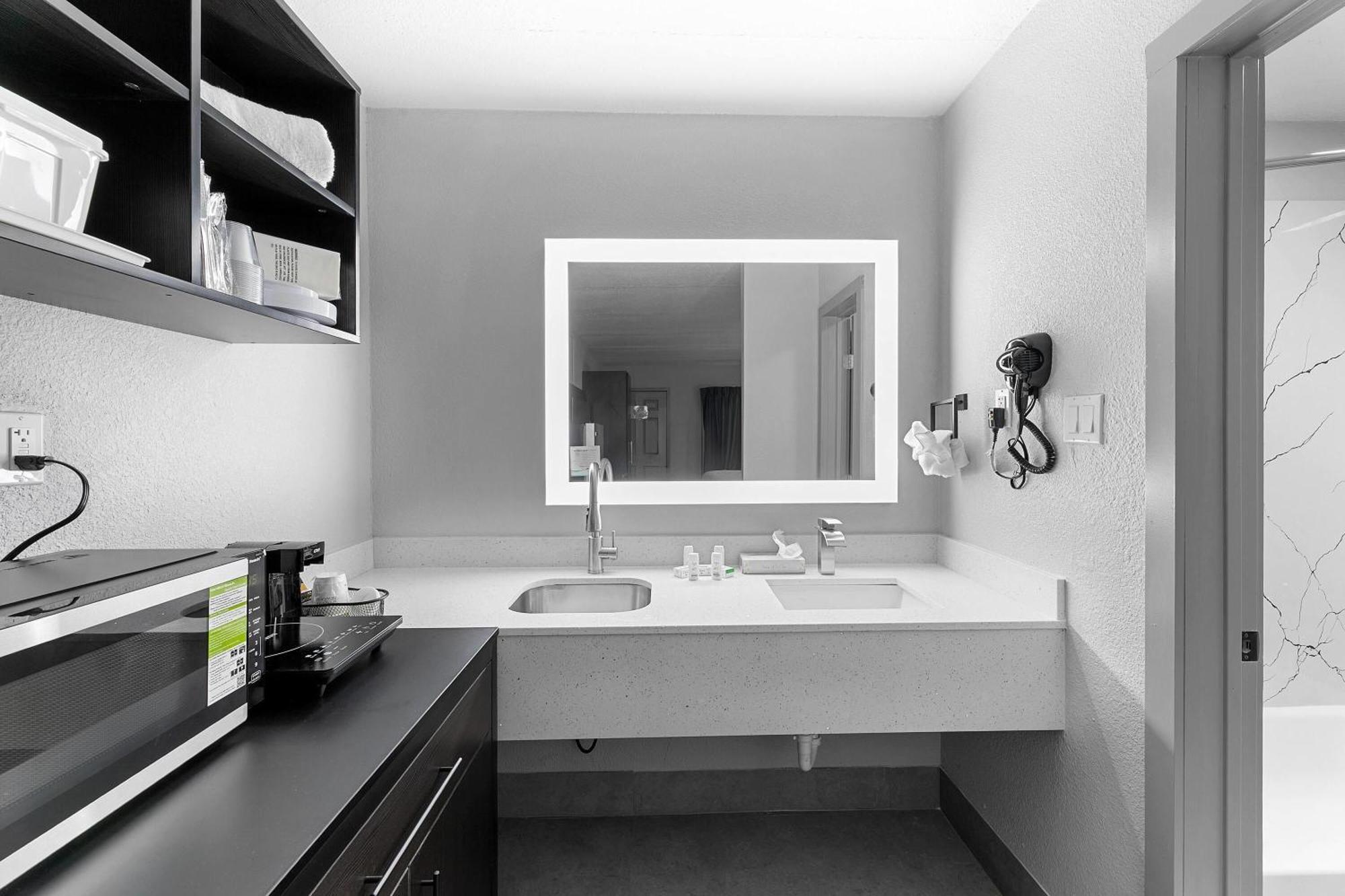 Baymont By Wyndham Near Lackland Afb * San Antonio