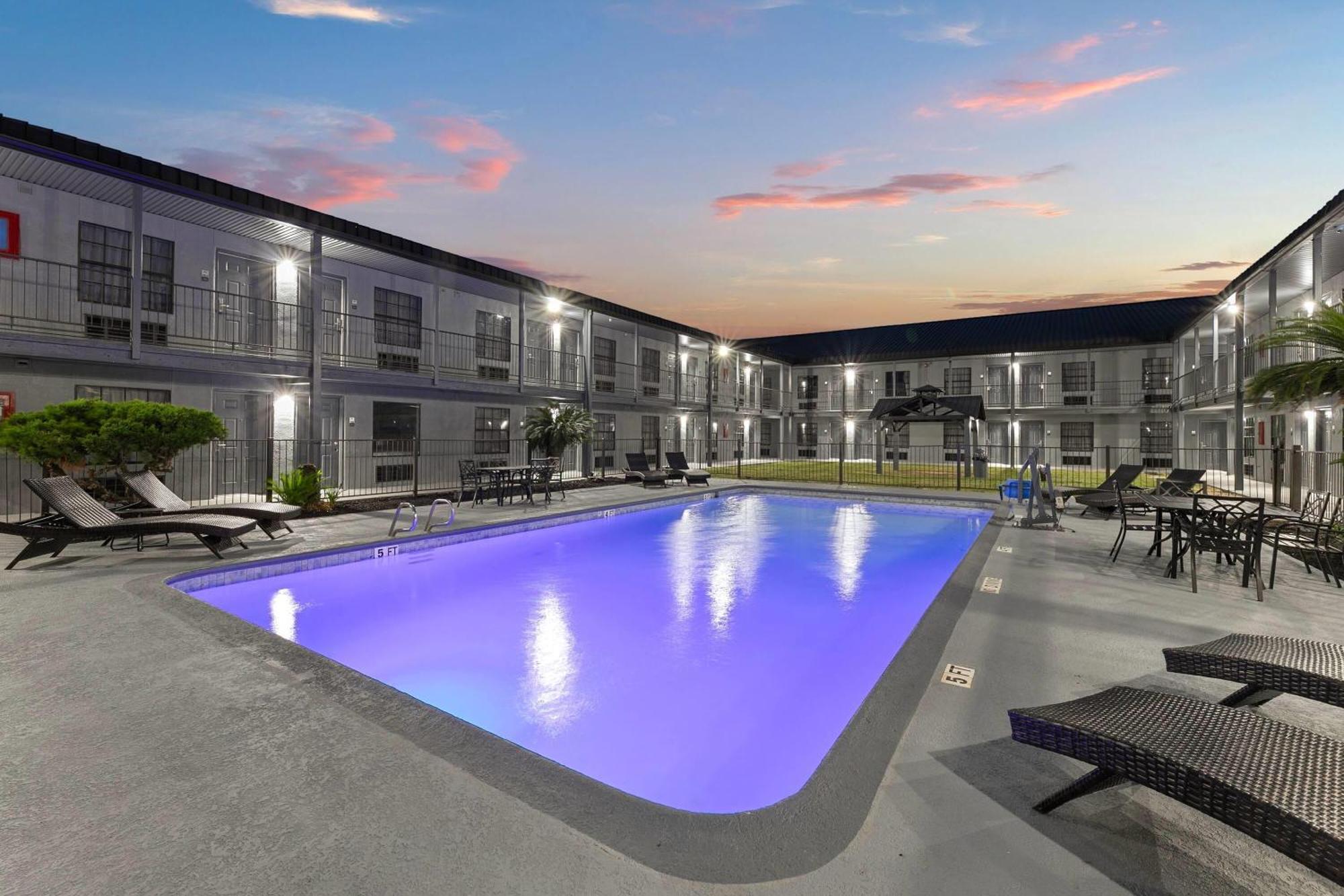Baymont By Wyndham Near Lackland Afb Hotel *
