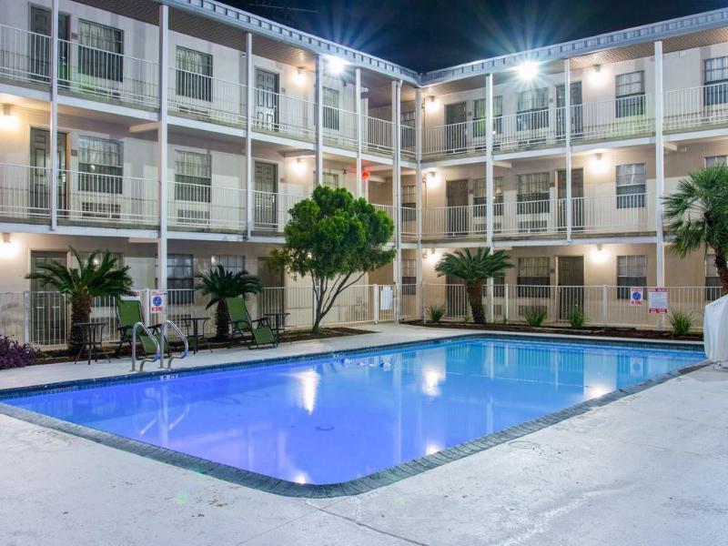 Hotel Baymont By Wyndham Near Lackland Afb