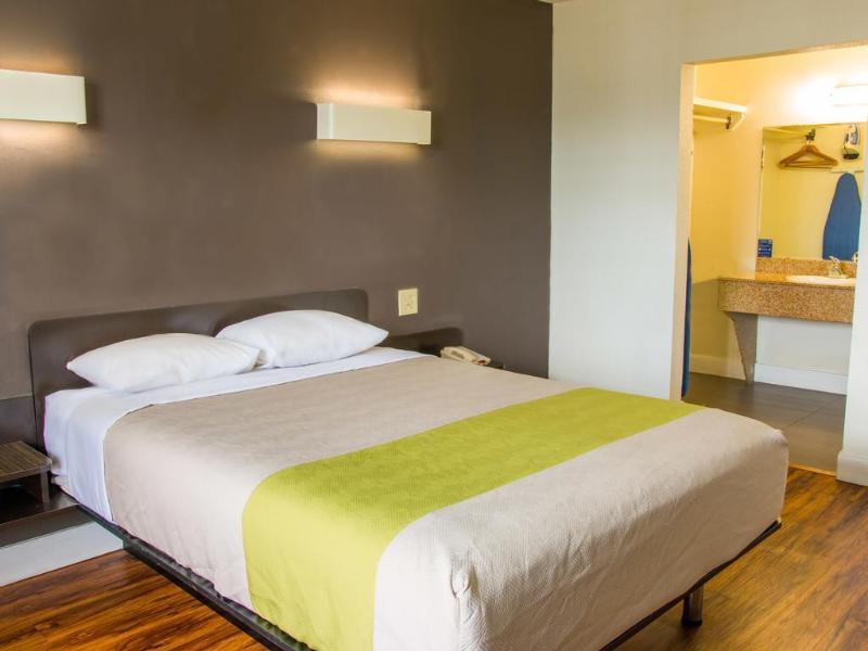 Hotel Baymont By Wyndham Near Lackland Afb *