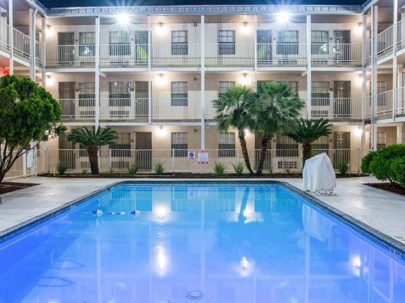 Baymont By Wyndham Near Lackland Afb * San Antonio