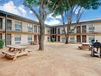 Baymont By Wyndham Near Lackland Afb Hotel San Antonio
