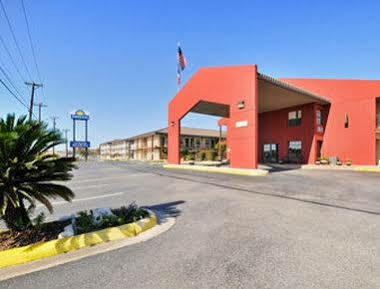Hotel Baymont By Wyndham Near Lackland Afb San Antonio